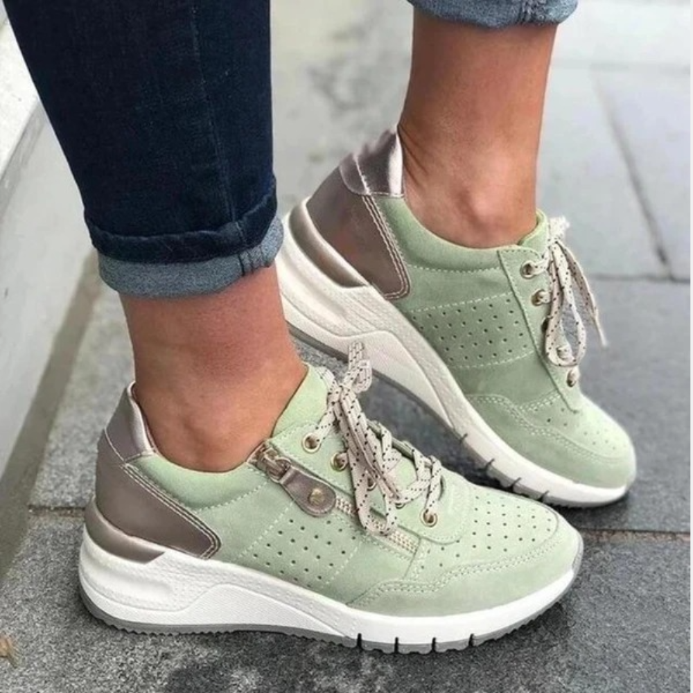 "Liyah dames sneakers, zwart model; eigentijds ontwerp, zacht binnenmateriaal, perfect voor dagelijks comfort en stijl."