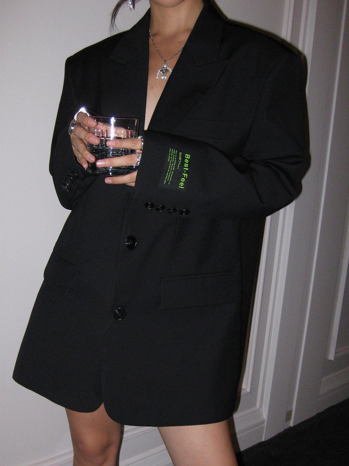 "Lorène oversized klassieke blazer, elegante grijze jas met revers en gedrapeerde pasvorm, voor moderne en chique outfits."