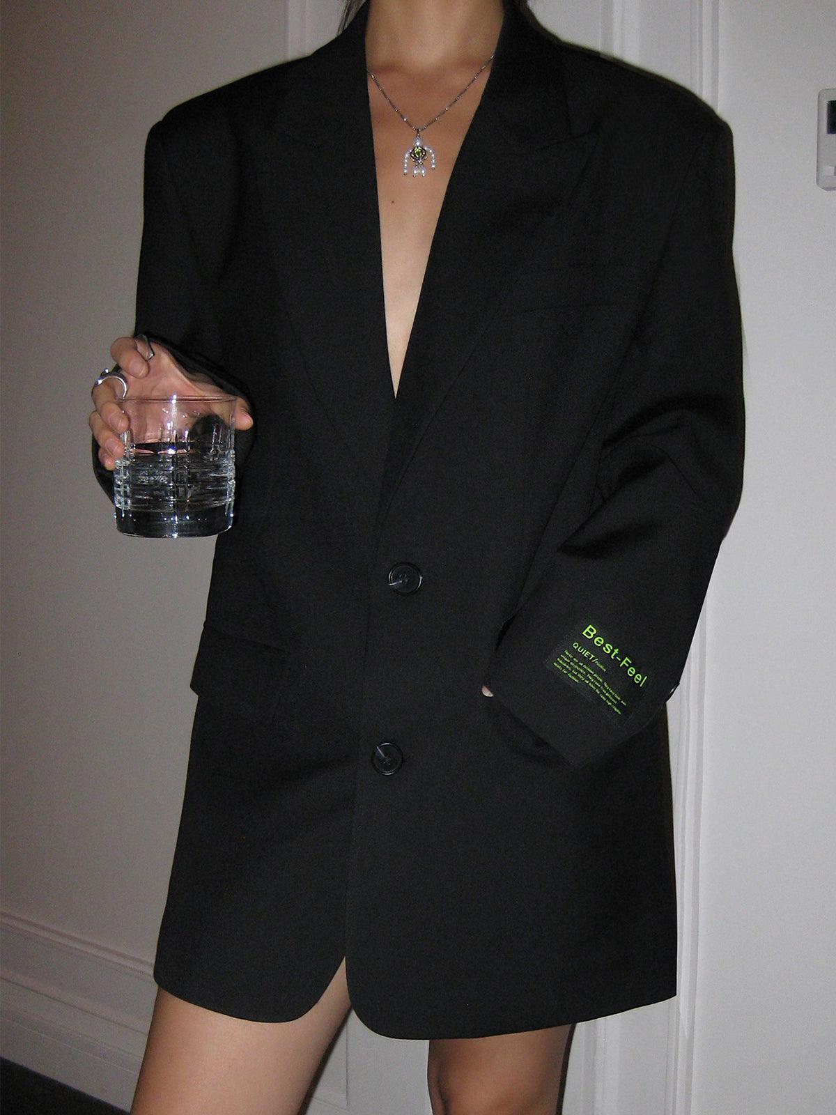 "Lorène oversized klassieke blazer, elegante grijze jas met revers en gedrapeerde pasvorm, voor moderne en chique outfits."