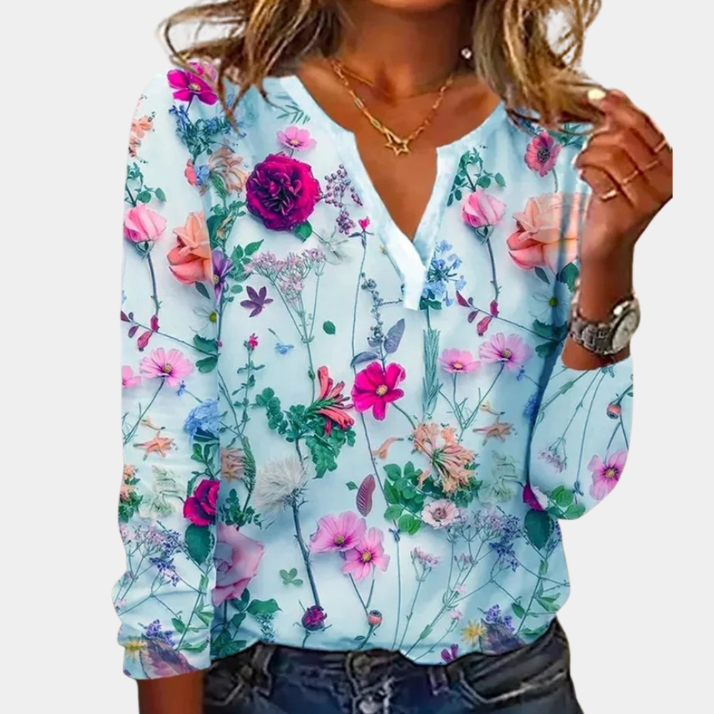 "Luchtige casual damesblouse met kleurrijk bloemmotief, perfect voor zomer; combineerbaar met jeans of rokken."