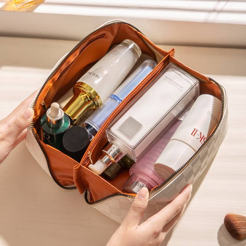 "Luxe geruite make-up tas in hoogwaardig PU-leer, ideaal voor georganiseerde opslag van beautyproducten."