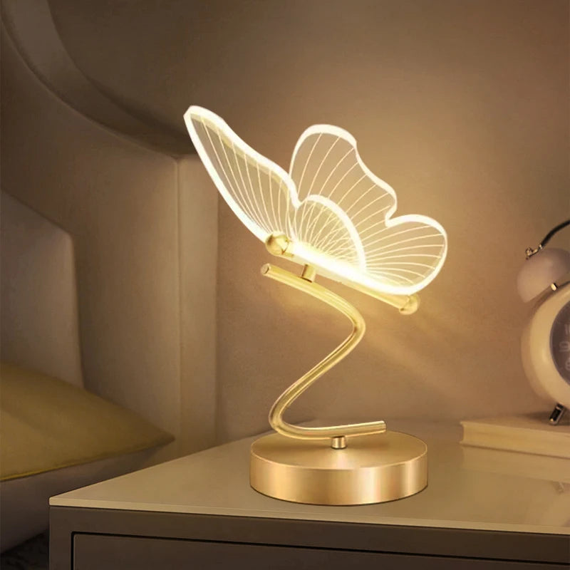 "Luxe Vlinder Tafellamp met verfijnde LED-verlichting en vlindervormige details, ideaal voor sfeervolle interieurverlichting.