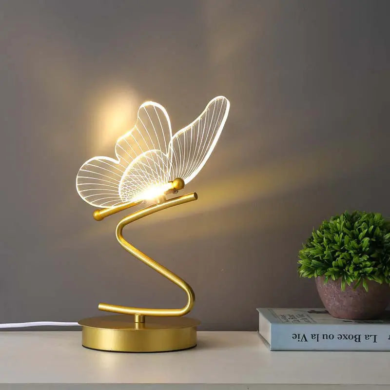 "Luxe Vlinder Tafellamp met verfijnde LED-verlichting en vlindervormige details, ideaal voor sfeervolle interieurverlichting.