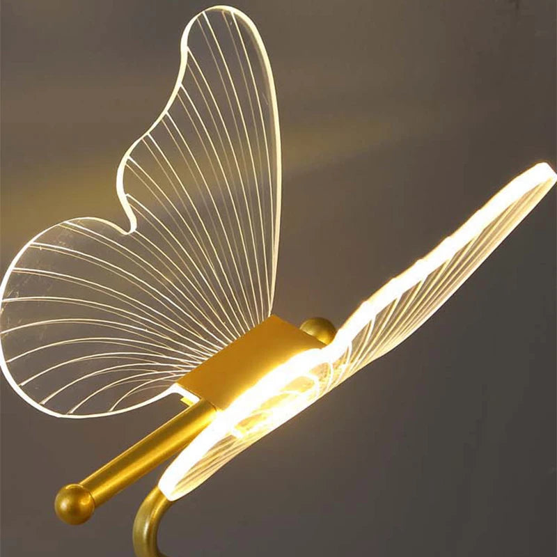 "Luxe Vlinder Tafellamp met verfijnde LED-verlichting en vlindervormige details, ideaal voor sfeervolle interieurverlichting.
