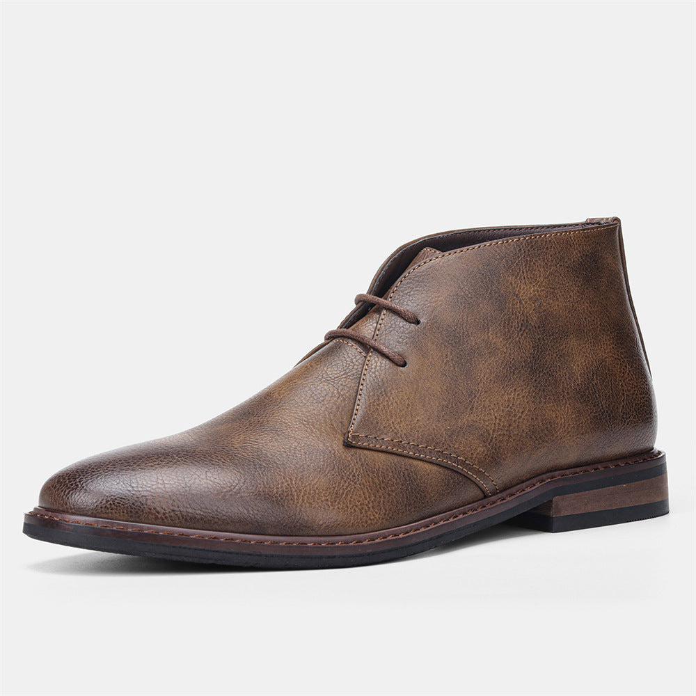 "Mannelijke desert boots in suède-leer, bruin. Comfortabele, duurzame herenschoenen. Perfect voor herfst en winter."