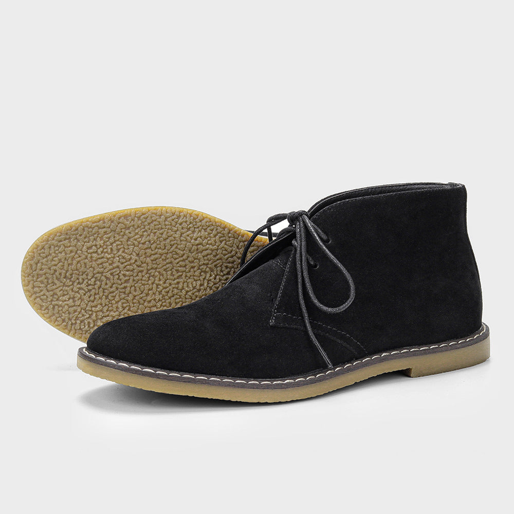 "Mannelijke desert boots in suède-leer, bruin. Comfortabele, duurzame herenschoenen. Perfect voor herfst en winter."