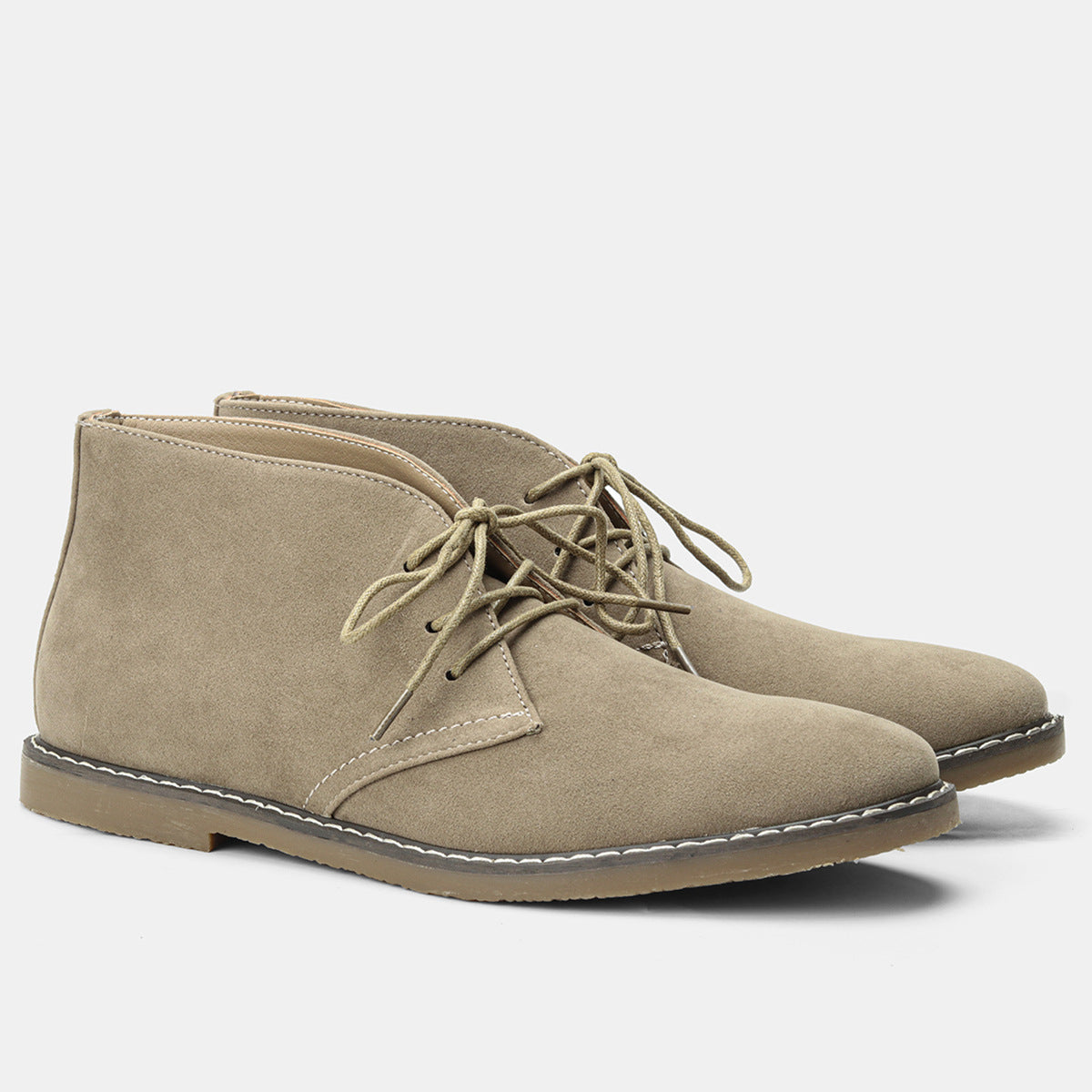 "Mannelijke desert boots in suède-leer, bruin. Comfortabele, duurzame herenschoenen. Perfect voor herfst en winter."