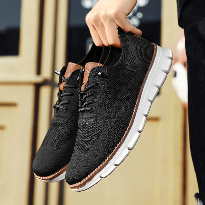 "Mannen sneakers in diverse kleuren, stijlvol ontwerp, zijaanzicht. Verkrijgbaar in khaki, wit en zwart, maat 40-51."