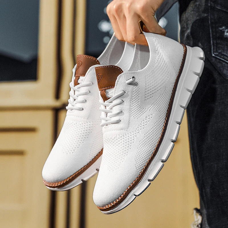 "Mannen sneakers in diverse kleuren, stijlvol ontwerp, zijaanzicht. Verkrijgbaar in khaki, wit en zwart, maat 40-51."