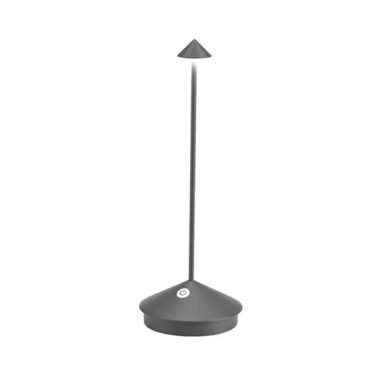 "Moderne draadloze LED tafellamp, dimbaar, waterbestendig, mat zwarte afwerking, voor binnen en buiten gebruik."