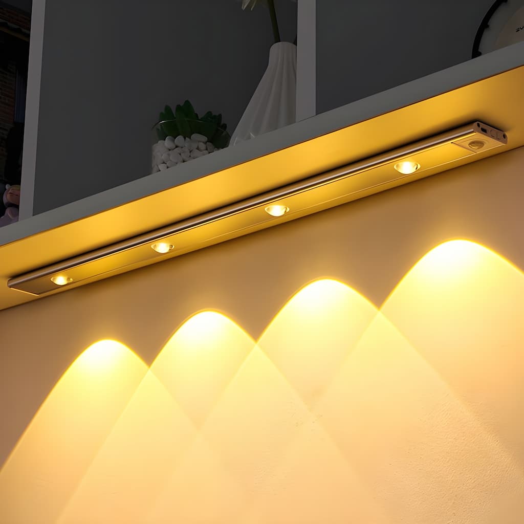 "Moderne draadloze LED wandlamp met bewegingssensor, energiezuinig en elegant, ideaal voor elke woonruimte."