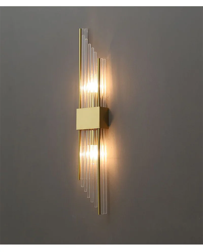 "Moderne wandlamp goud, tijdloze elegantie, luxe verlichting voor verfijnd interieur."