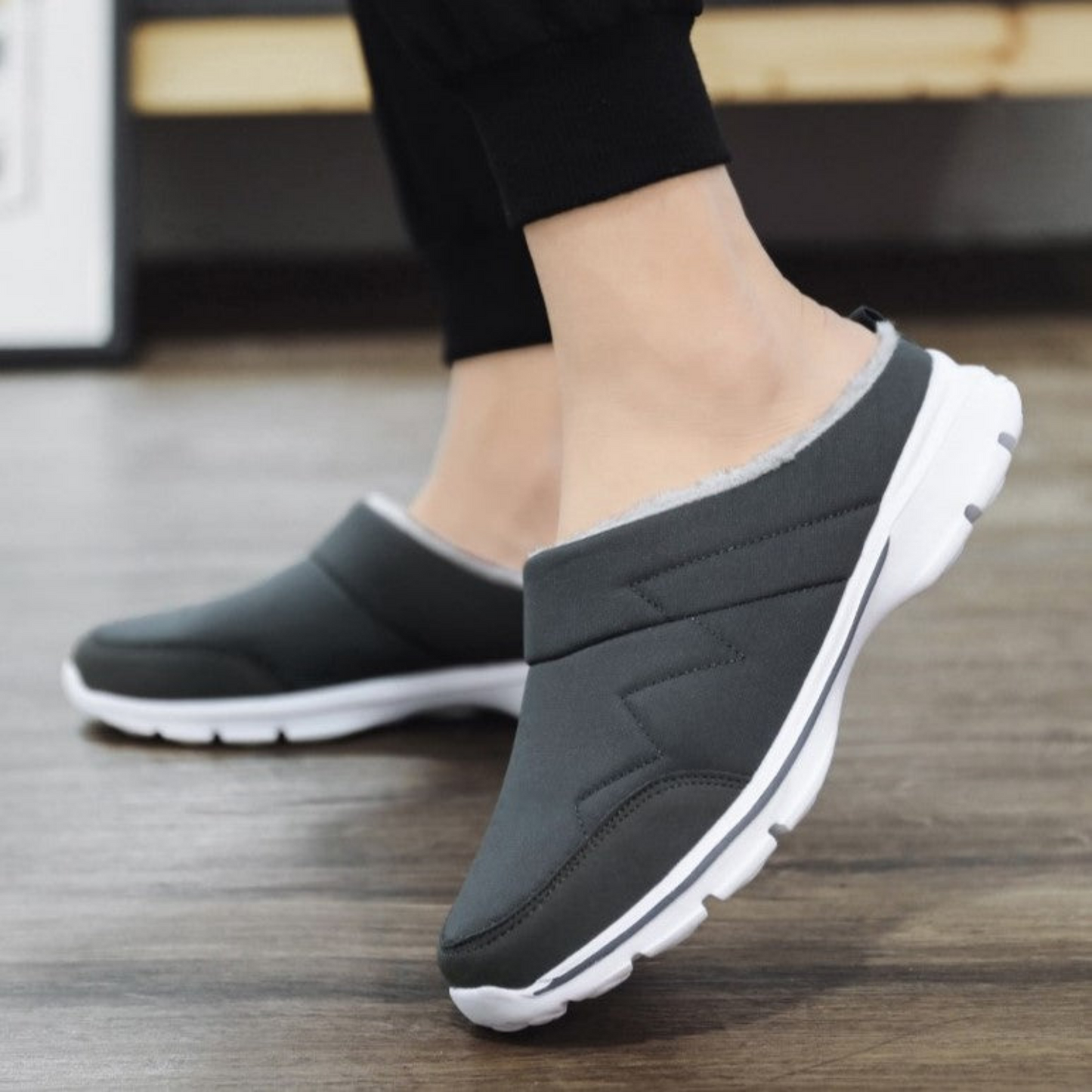 Orthopedische herenpantoffels met ergonomisch voetbed en zachte voering, zwart, ideaal voor herfst- en wintercomfort.