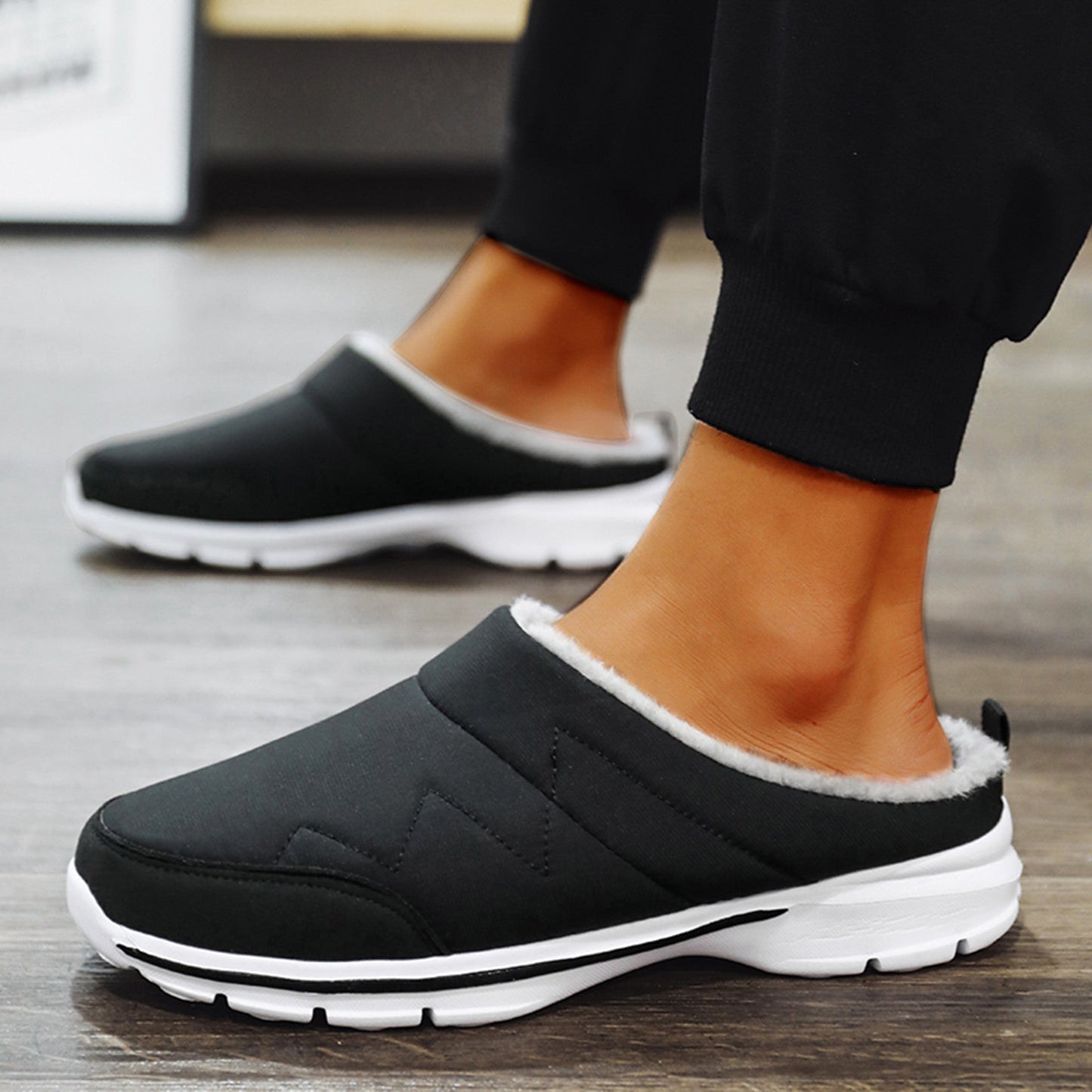 Orthopedische herenpantoffels met ergonomisch voetbed en zachte voering, zwart, ideaal voor herfst- en wintercomfort.