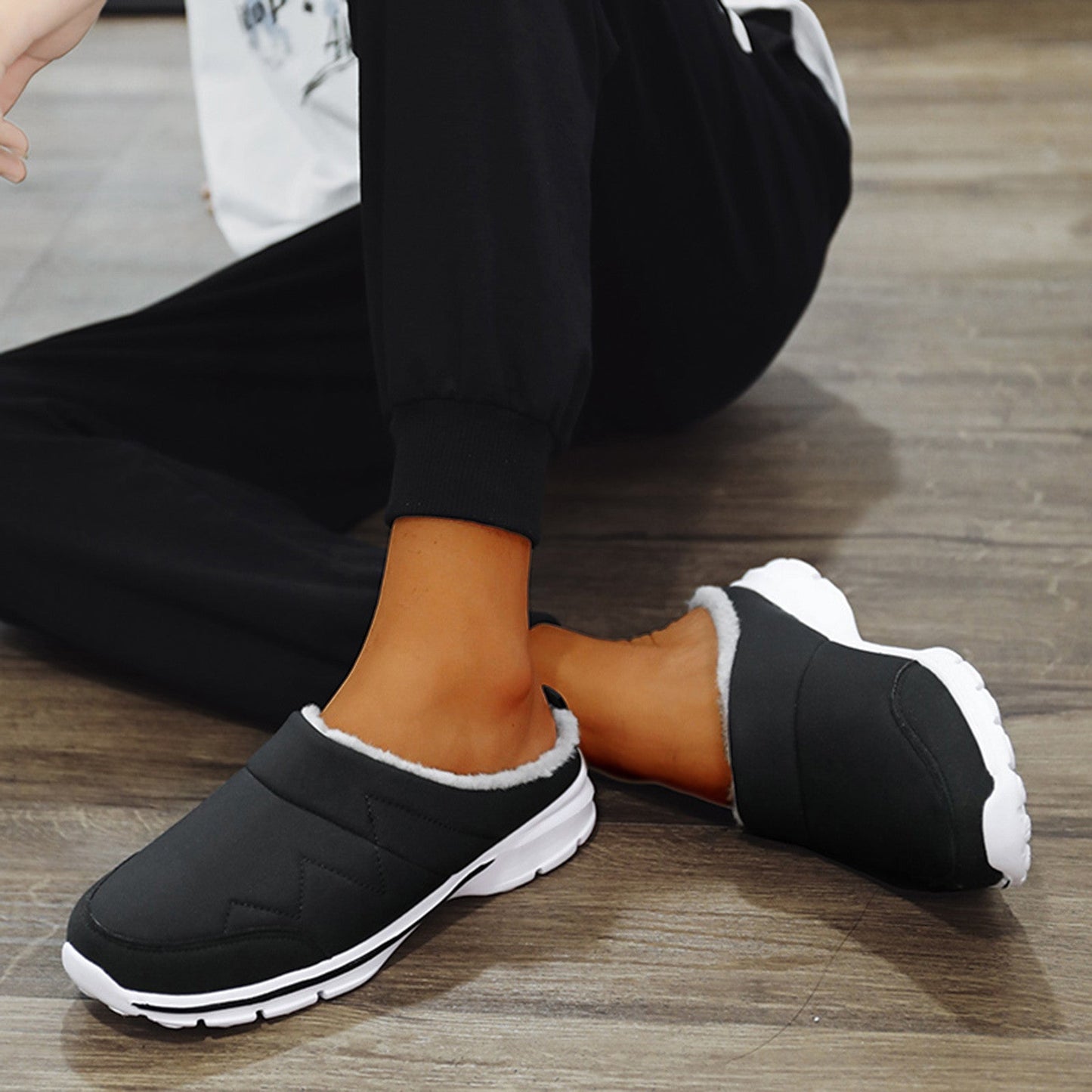 Orthopedische herenpantoffels met ergonomisch voetbed en zachte voering, zwart, ideaal voor herfst- en wintercomfort.