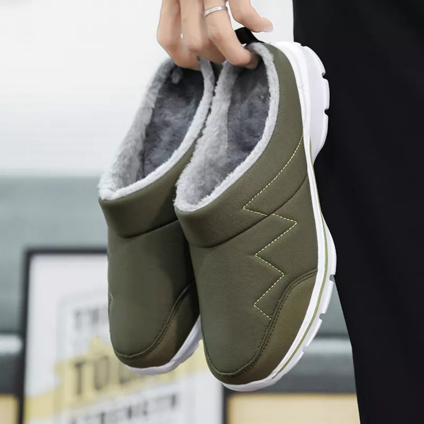 Orthopedische herenpantoffels met ergonomisch voetbed en zachte voering, zwart, ideaal voor herfst- en wintercomfort.