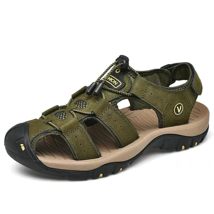 "Orthopedische herensandalen, bruin met stevige zool en klittenbandsluiting, voor optimaal comfort en ondersteuning tijdens w