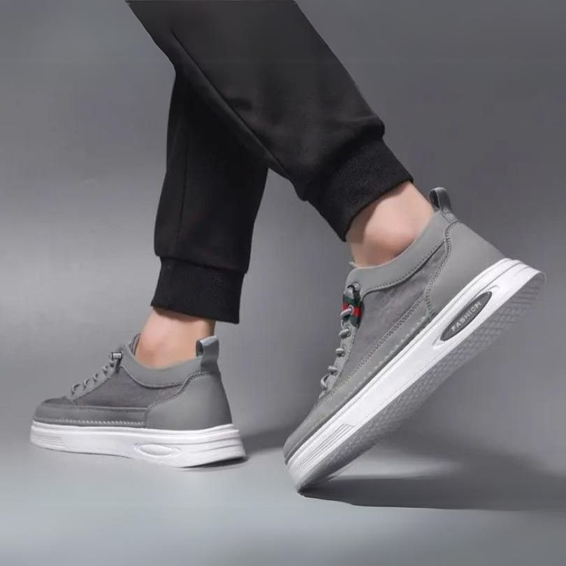 "Orthopedische herenschoenen, grijs, eigentijds design, comfortabel en ondersteunend, perfect voor dagelijkse casual outfits.