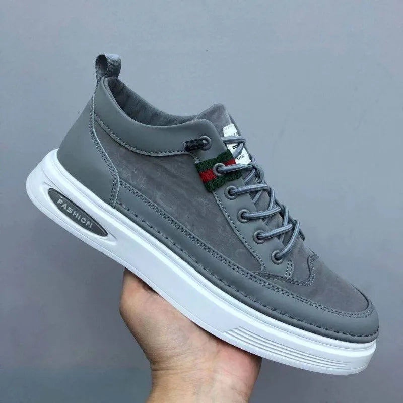 "Orthopedische herenschoenen, grijs, eigentijds design, comfortabel en ondersteunend, perfect voor dagelijkse casual outfits.