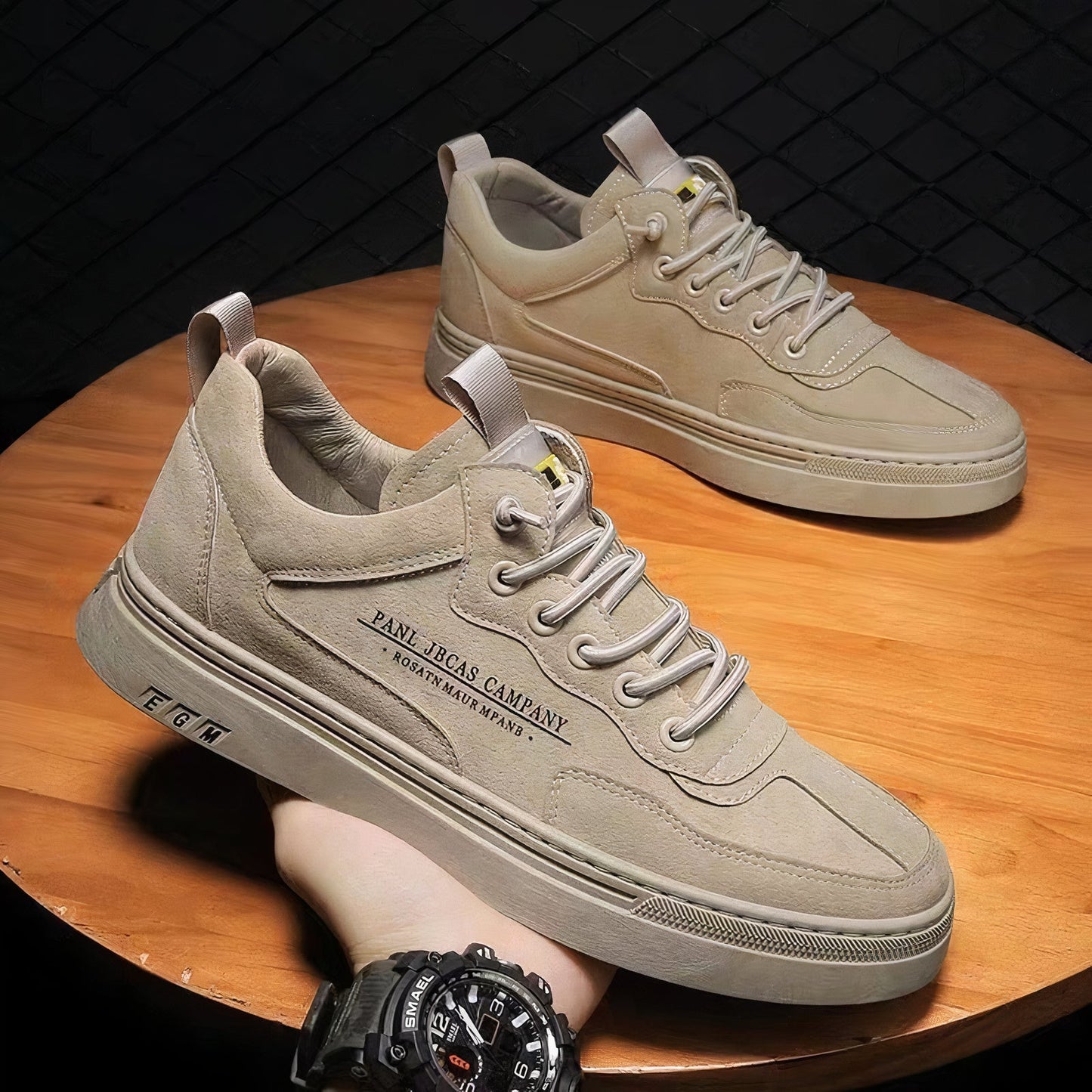 "Orthopedische herenschoenen met ergonomisch ontwerp in grijs, khaki en zwart voor stijlvol comfort en schokabsorptie."