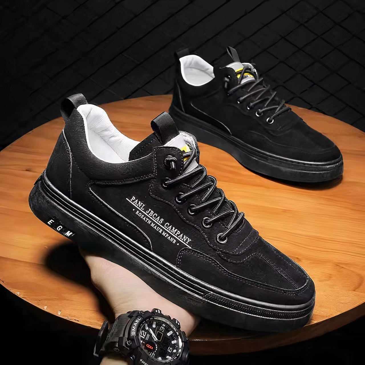 "Orthopedische herenschoenen met ergonomisch ontwerp in grijs, khaki en zwart voor stijlvol comfort en schokabsorptie."