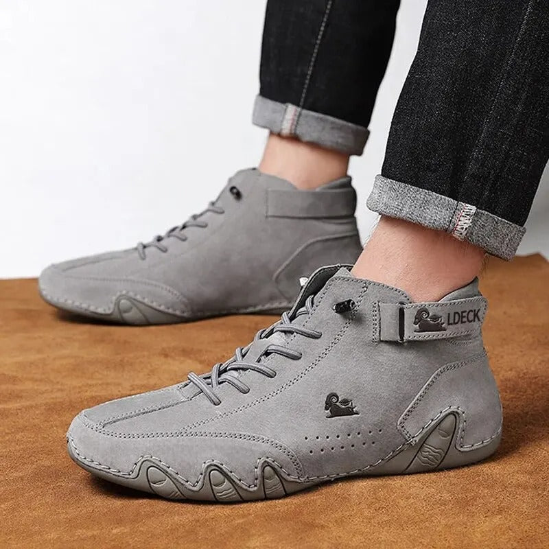 Orthopedische leren schoen, elegant design in diverse kleuren, biedt stijl en comfort voor dagelijks gebruik.