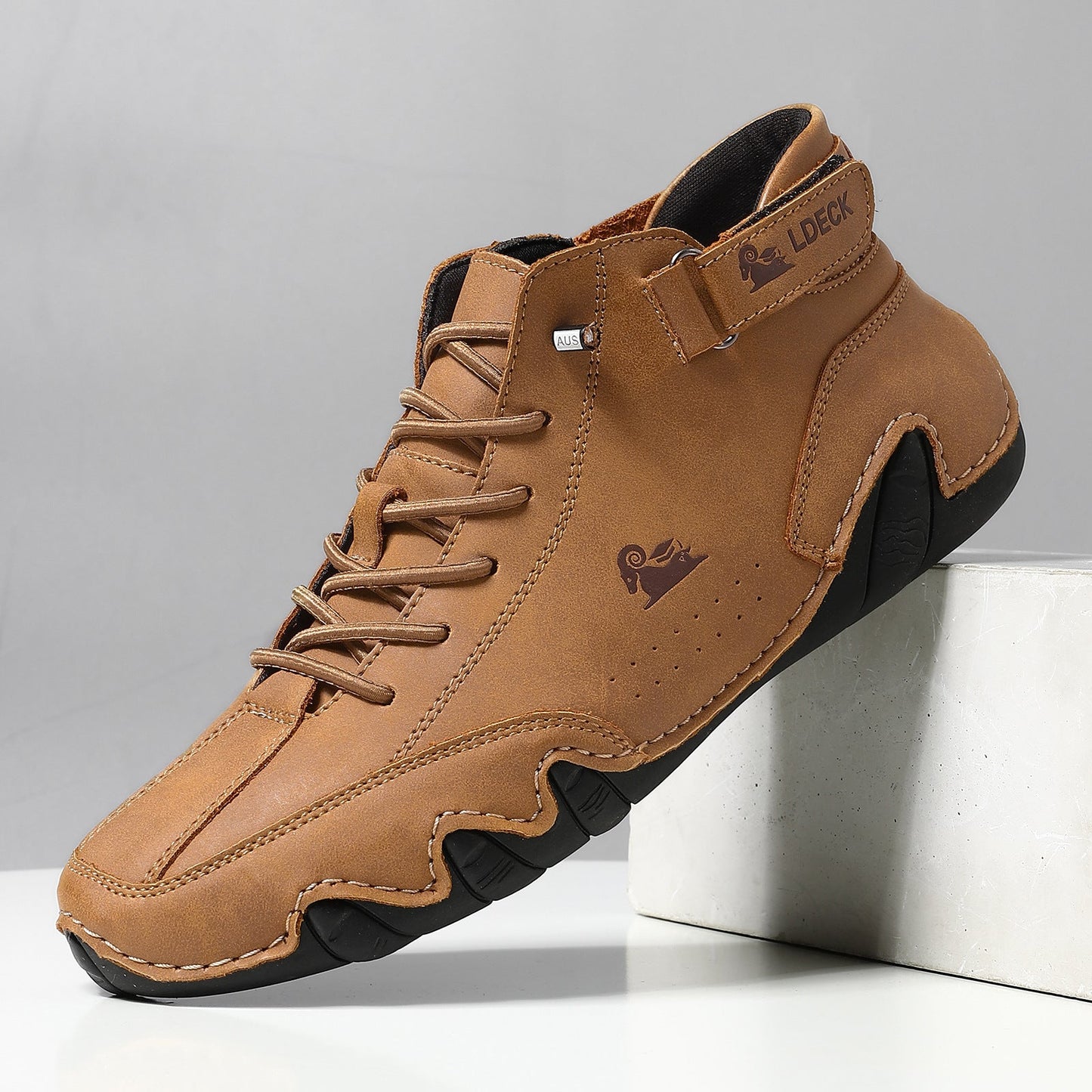 Orthopedische leren schoen, elegant design in diverse kleuren, biedt stijl en comfort voor dagelijks gebruik.