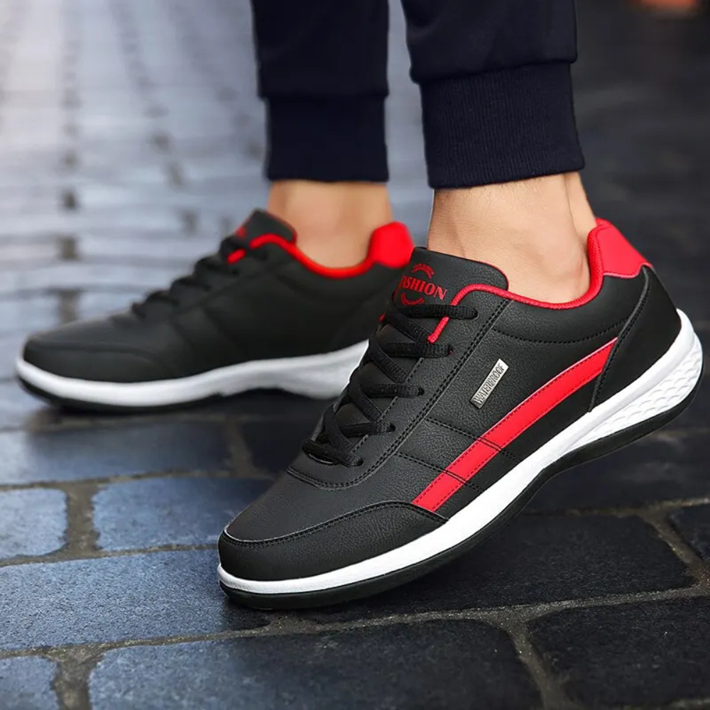 "Orthopedische leren sneakers voor heren, witte sneaker met stijlvolle afwerking en comfortabele pasvorm."