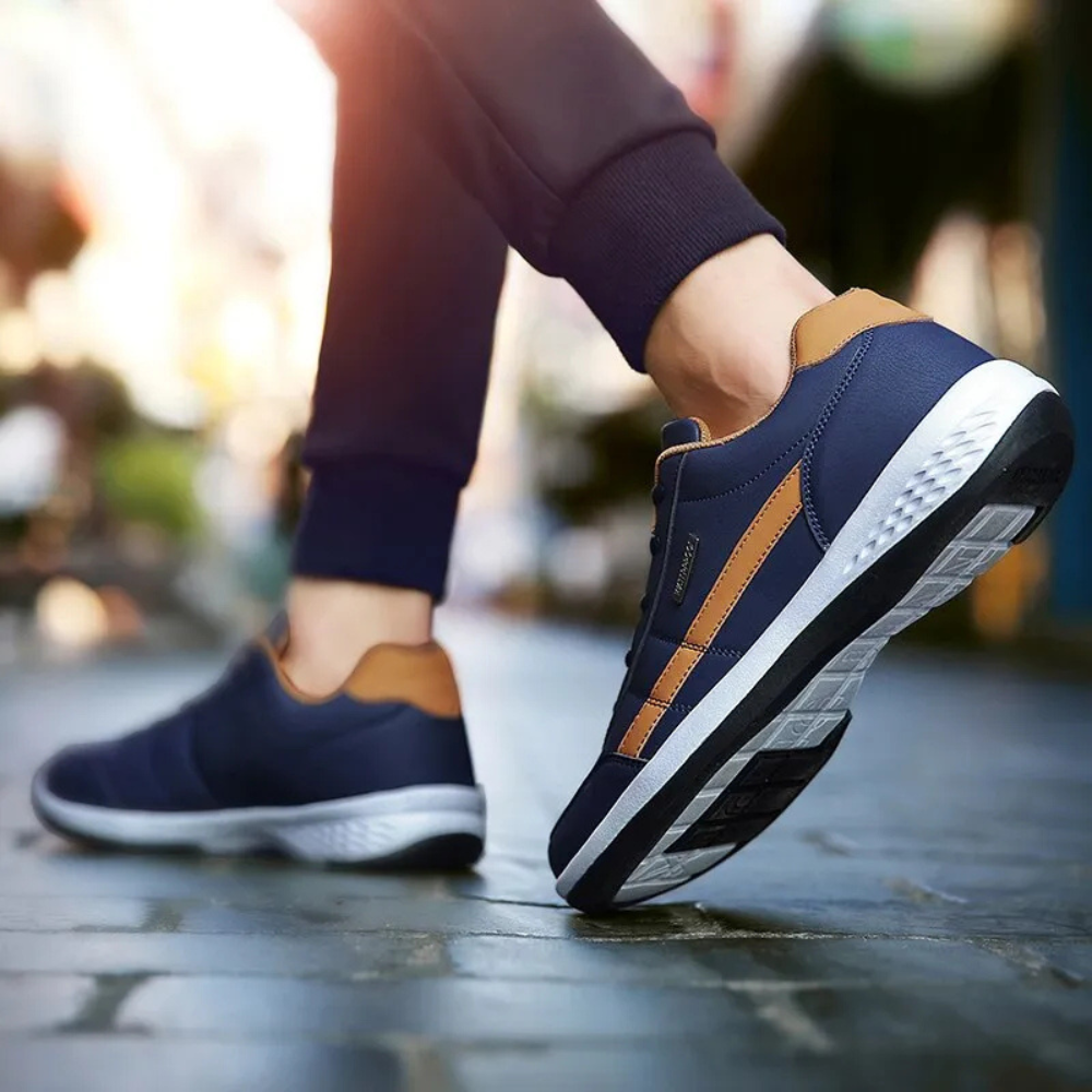 "Orthopedische leren sneakers voor heren, witte sneaker met stijlvolle afwerking en comfortabele pasvorm."