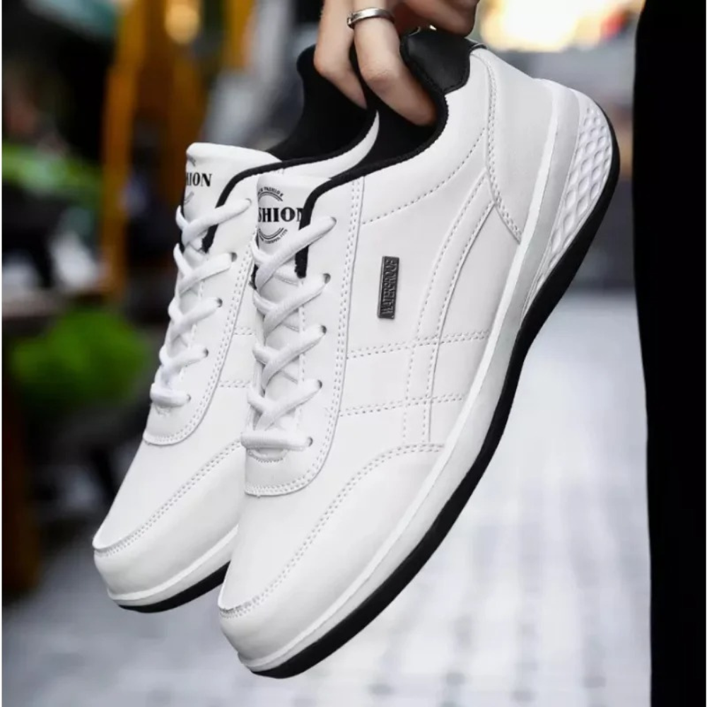 "Orthopedische leren sneakers voor heren, witte sneaker met stijlvolle afwerking en comfortabele pasvorm."