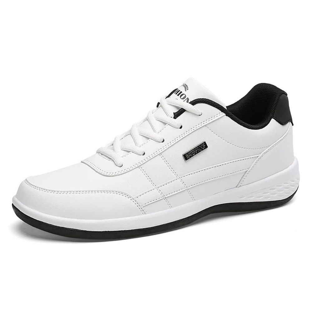 "Orthopedische leren sneakers voor heren, witte sneaker met stijlvolle afwerking en comfortabele pasvorm."