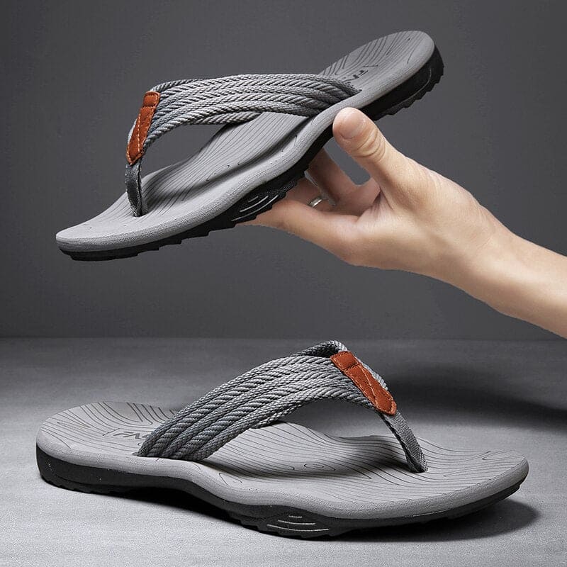 "Orthopedische pantoffels voor mannen met ademend materiaal, trendy design en orthopedisch voetbed voor optimaal comfort."