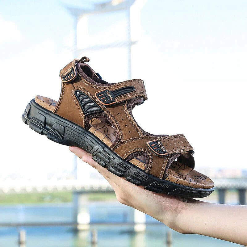 "Orthopedische sandalen voor mannen met verstelbare bandjes en hoogwaardige materialen voor comfort en ondersteuning."