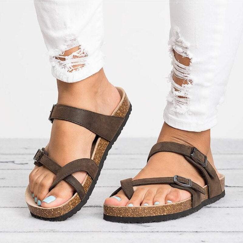 Orthopedische verstelbare sandalen voor dames met verstelbare bandjes en schokbestendige zool voor maximaal comfort.