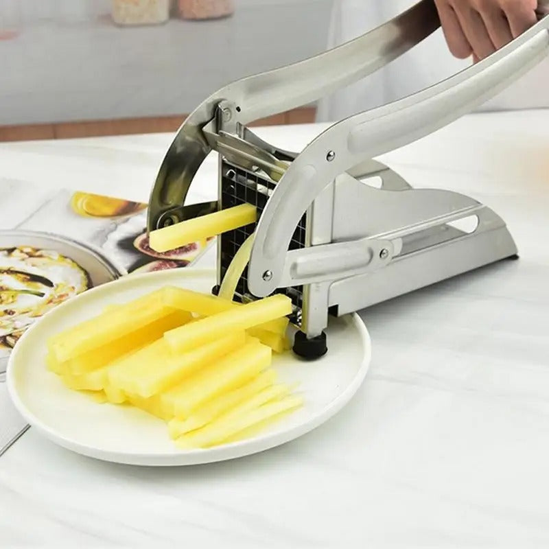 Professionele frietsnijder met verwisselbare messen, robuust RVS-ontwerp, ideaal voor perfect gesneden frietjes en groentes.