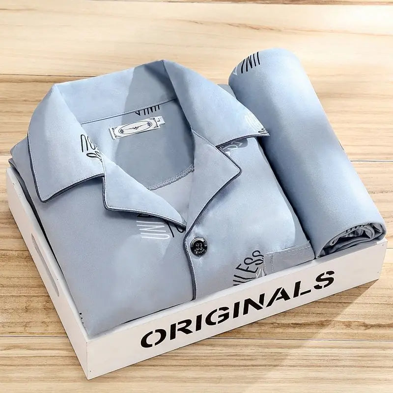"Pyjama set voor mannen met knoopsluiting, stijlvol gestreept patroon en zachte stof voor ultiem slaapcomfort."