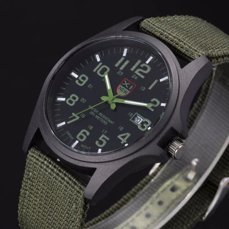 "Robuust tactisch legerhorloge voor mannen, schok- en waterbestendig, stoer design ideaal voor avonturen."