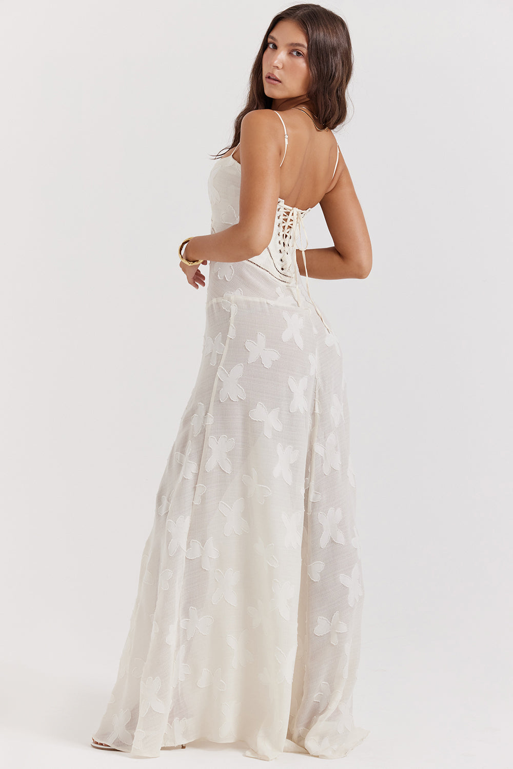 "Rugloze Elvina maxi jurk met geborduurde details, elegante lange jurk voor zomerse gelegenheden in vrouwenmode"