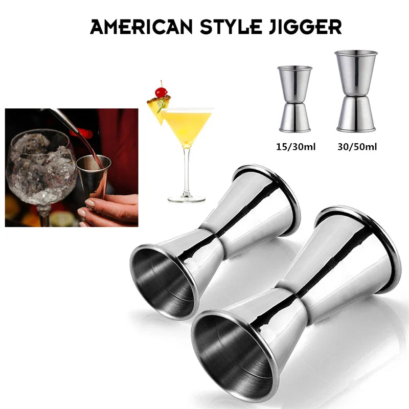 "RVS cocktailshaker set met Boston shaker, strainer en barlepel; essentieel voor thuiscocktails en stijlvolle presentatie."