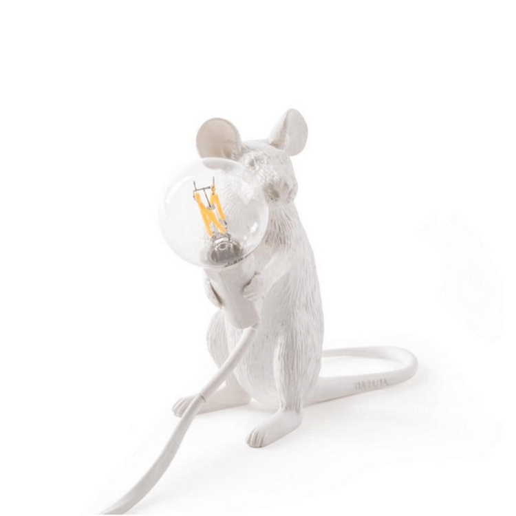 "Speelse Doctor Mousey tafellamp van hars, uniek muisdesign met LED-compatibiliteit, perfect voor tafel of kast"