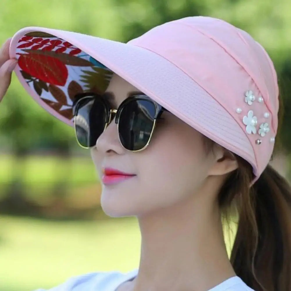 "Stijlvolle anti-UV strandhoed dames, brede rand, opvouwbaar, lichtgewicht polyester, effectieve zonbescherming."