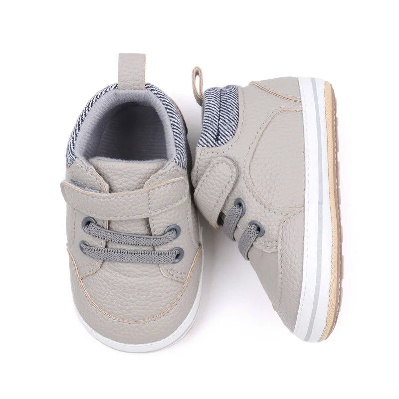 "Stijlvolle babyschoenen met zachte zolen, antislip en modieuze kleuren, ideaal voor eerste stapjes en comfortabel lopen."