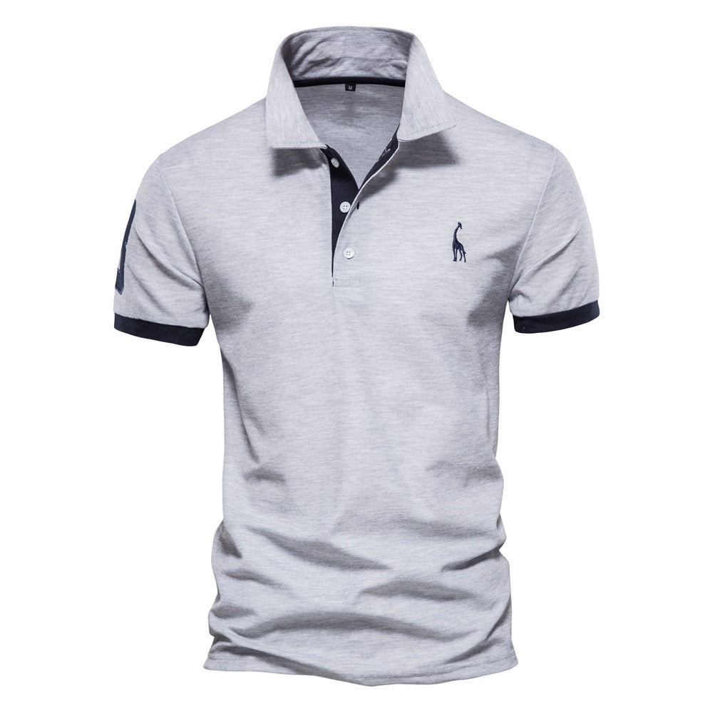 "Stijlvolle herenpolo in effen tint met korte mouwen, ademende stof en kleuraccenten voor smart casual gelegenheden."