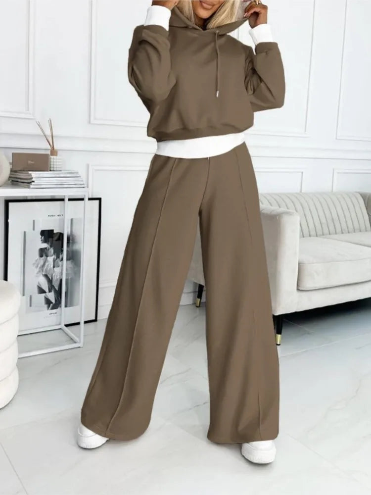 "Stijlvolle jogging loungeset vrouwen, luxe tweedelig outfit met wrap-crop hoodie en broek met brede pijpen in heather-stof."