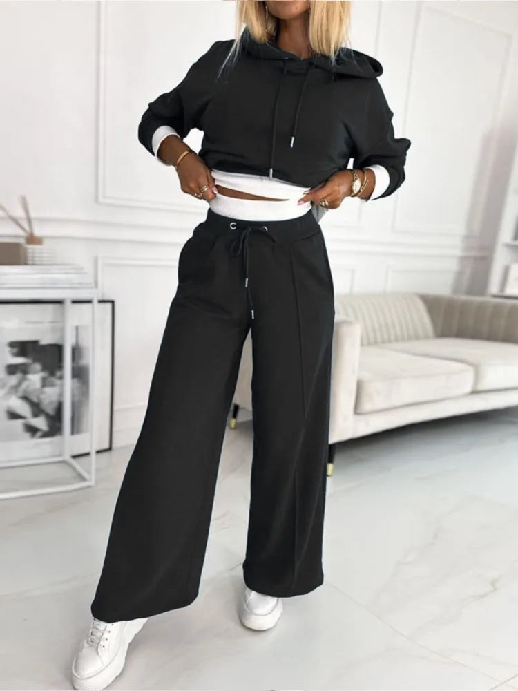"Stijlvolle jogging loungeset vrouwen, luxe tweedelig outfit met wrap-crop hoodie en broek met brede pijpen in heather-stof."