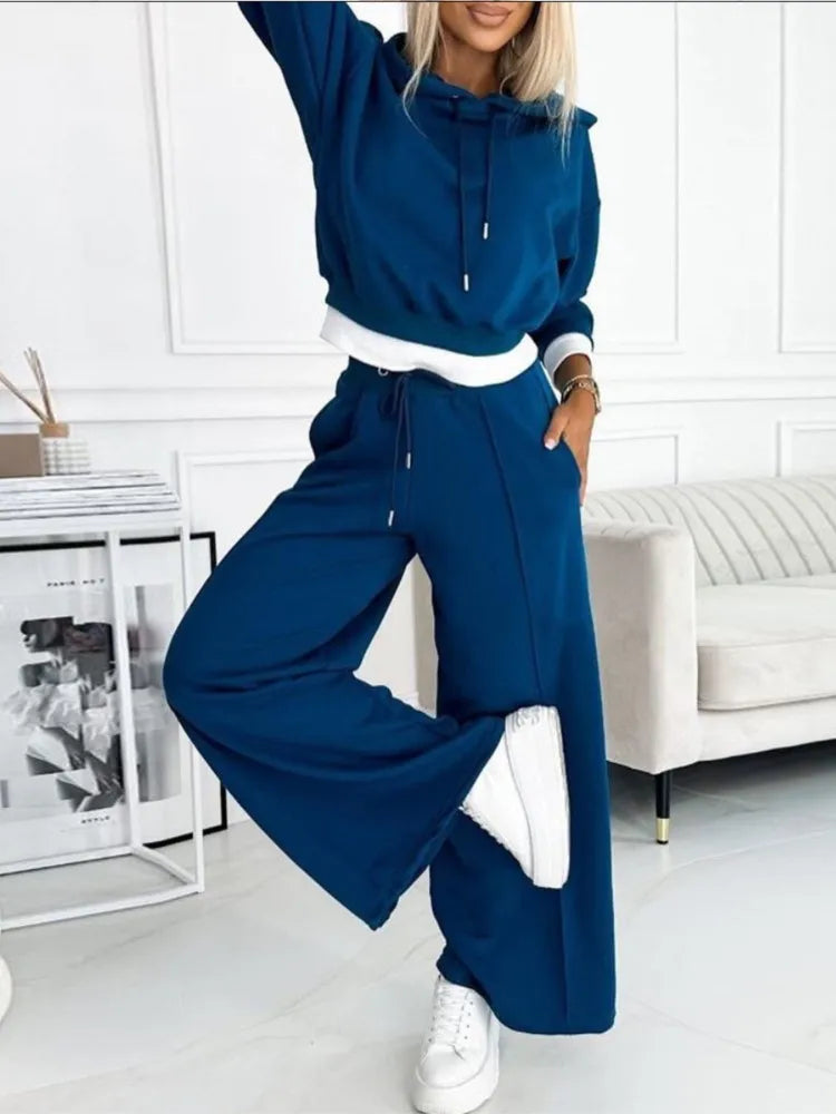 "Stijlvolle jogging loungeset vrouwen, luxe tweedelig outfit met wrap-crop hoodie en broek met brede pijpen in heather-stof."