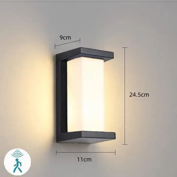 "Stijlvolle Laguna LED buitenwandlamp met bewegingssensor, moderne strakke look, weerbestendig IP65, heldere verlichting."