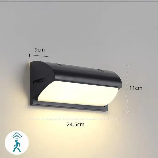 "Stijlvolle Laguna LED buitenwandlamp met bewegingssensor, moderne strakke look, weerbestendig IP65, heldere verlichting."