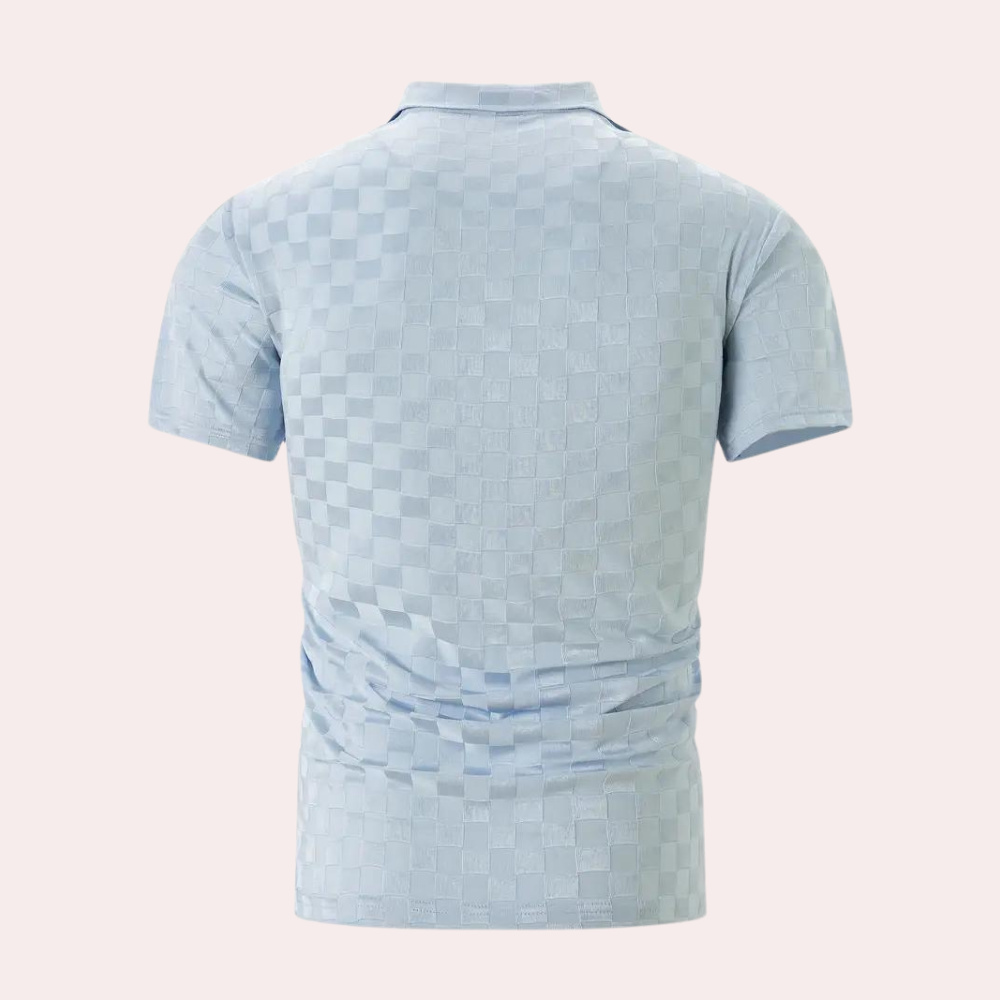 "Stijlvolle lichtblauwe polo voor heren, korte mouwen, perfecte zomerkleding. Comfortabel en elegant ontwerp."