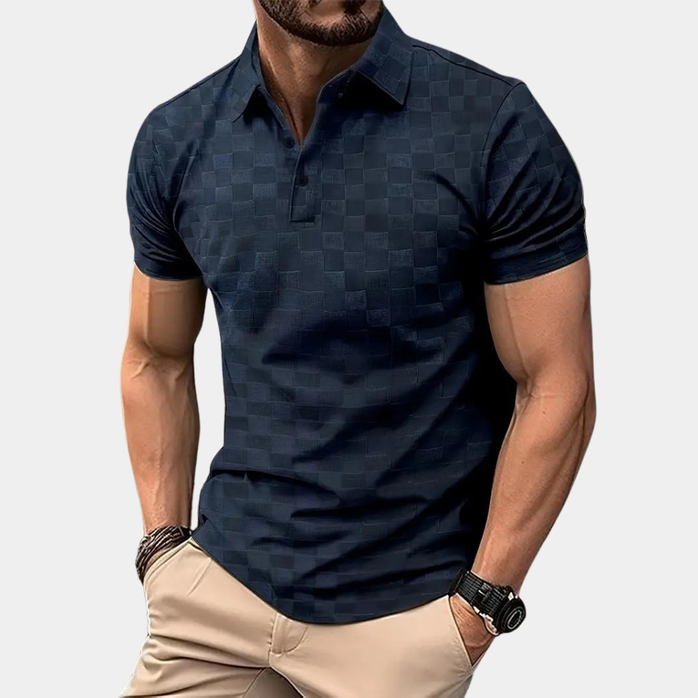 "Stijlvolle lichtblauwe polo voor heren, korte mouwen, perfecte zomerkleding. Comfortabel en elegant ontwerp."